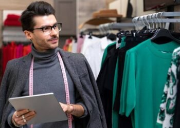 Personalization and Customization Strategies for Online Company Stores for Employees