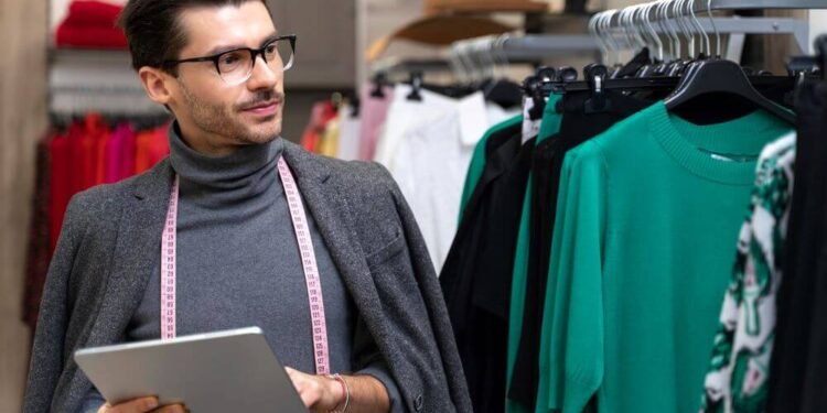 Personalization and Customization Strategies for Online Company Stores for Employees