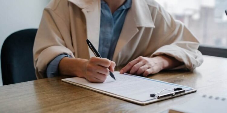 How an EOR Helps Employers Hire Overseas Without Opening Local Entities?